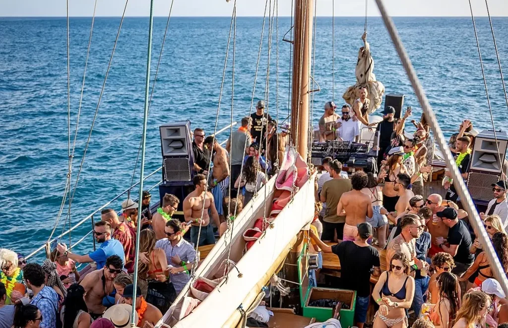 BOAT PARTIES