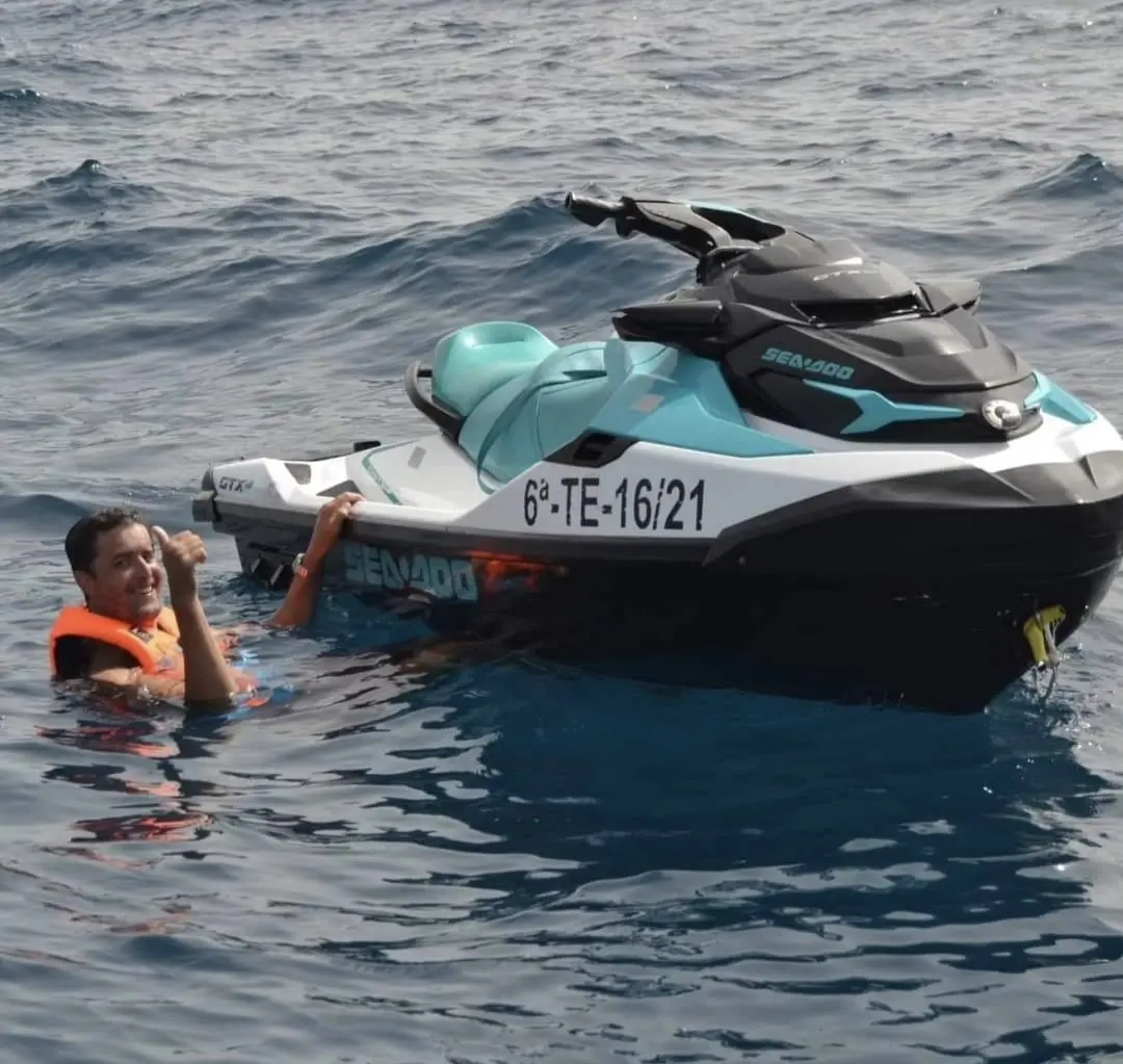JET SKI AND JET CAR